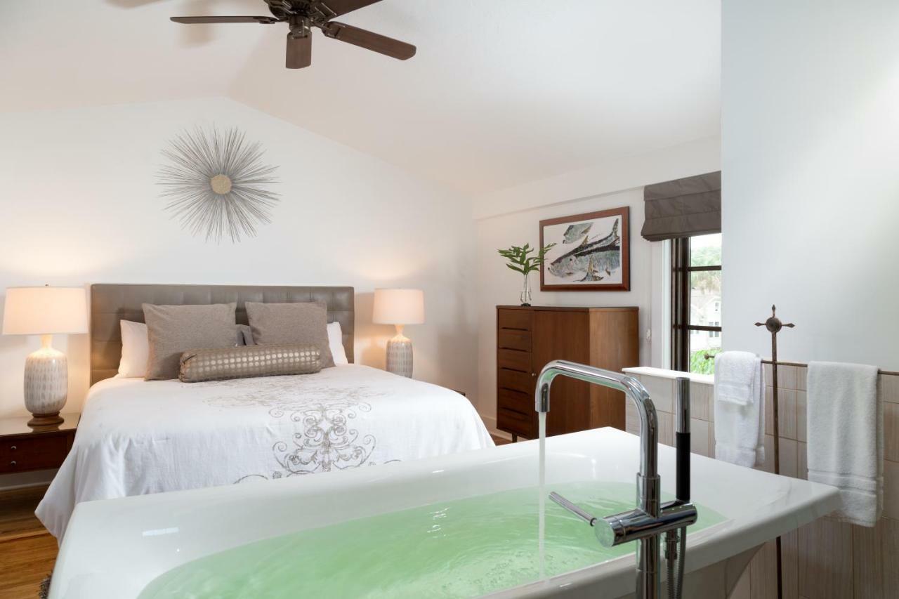 Black Dolphin 3* New Smyrna Beach